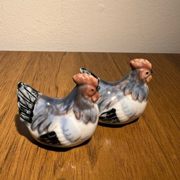 Vintage Collectable Salt And Pepper Shakers Two Chickens Hens - Picture 5 of 10